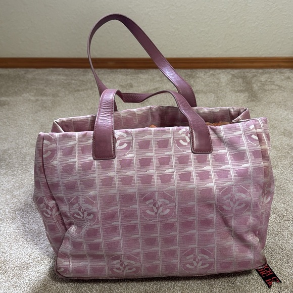 Chanel Tote - Picture 2 of 9